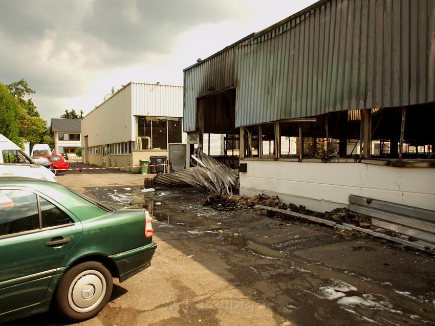 Feuer Halle Siegburg Gewerbegebiet Zange P210.JPG